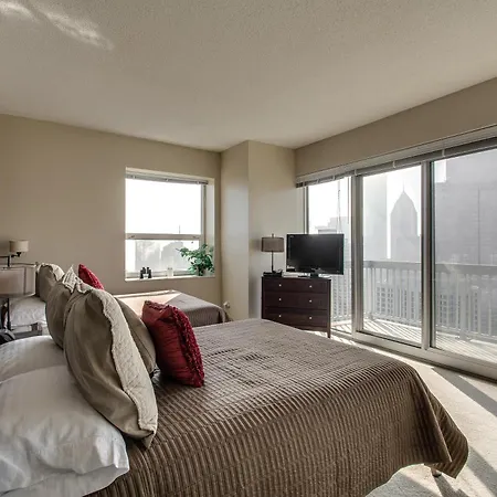 The Penthouse At Grand Plaza Aparthotel Chicago Exterior photo