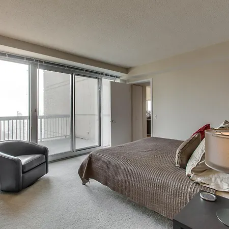The Penthouse At Grand Plaza Aparthotel Chicago Exterior photo