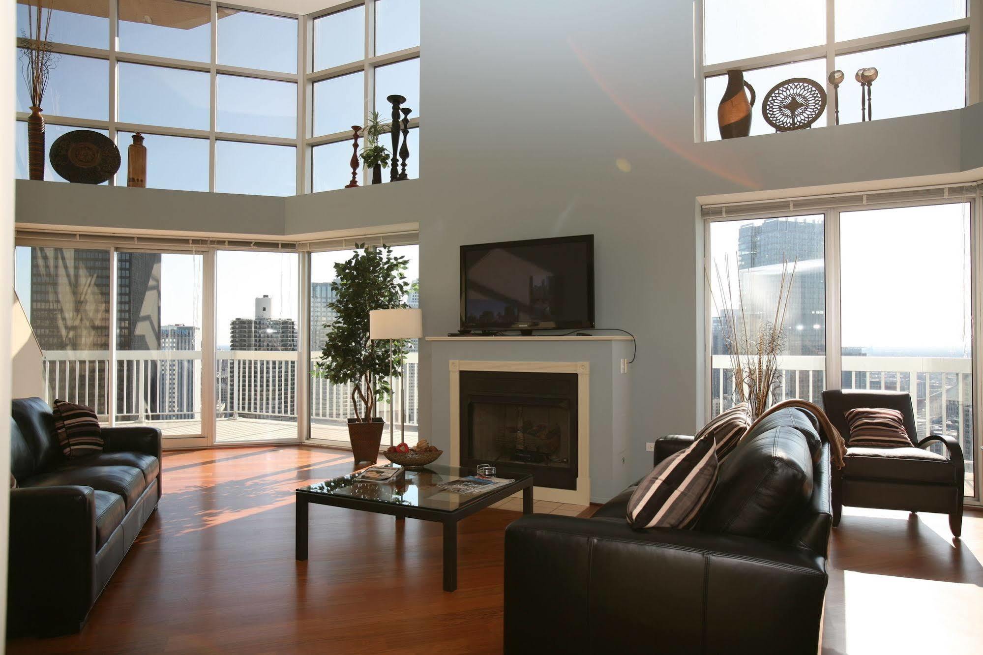 The Penthouse At Grand Plaza Apartahotel